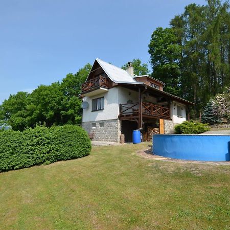 Willa House With The Pool And Fenced Garden Hnanice  Zewnętrze zdjęcie