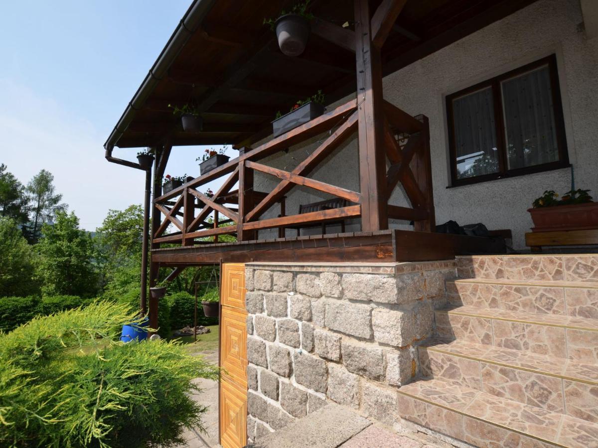 Willa House With The Pool And Fenced Garden Hnanice  Zewnętrze zdjęcie