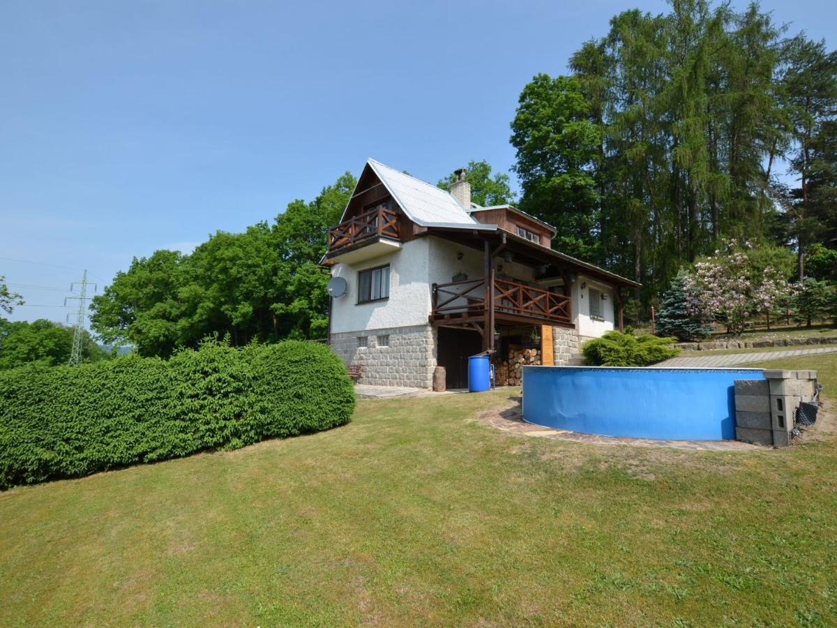 Willa House With The Pool And Fenced Garden Hnanice  Zewnętrze zdjęcie